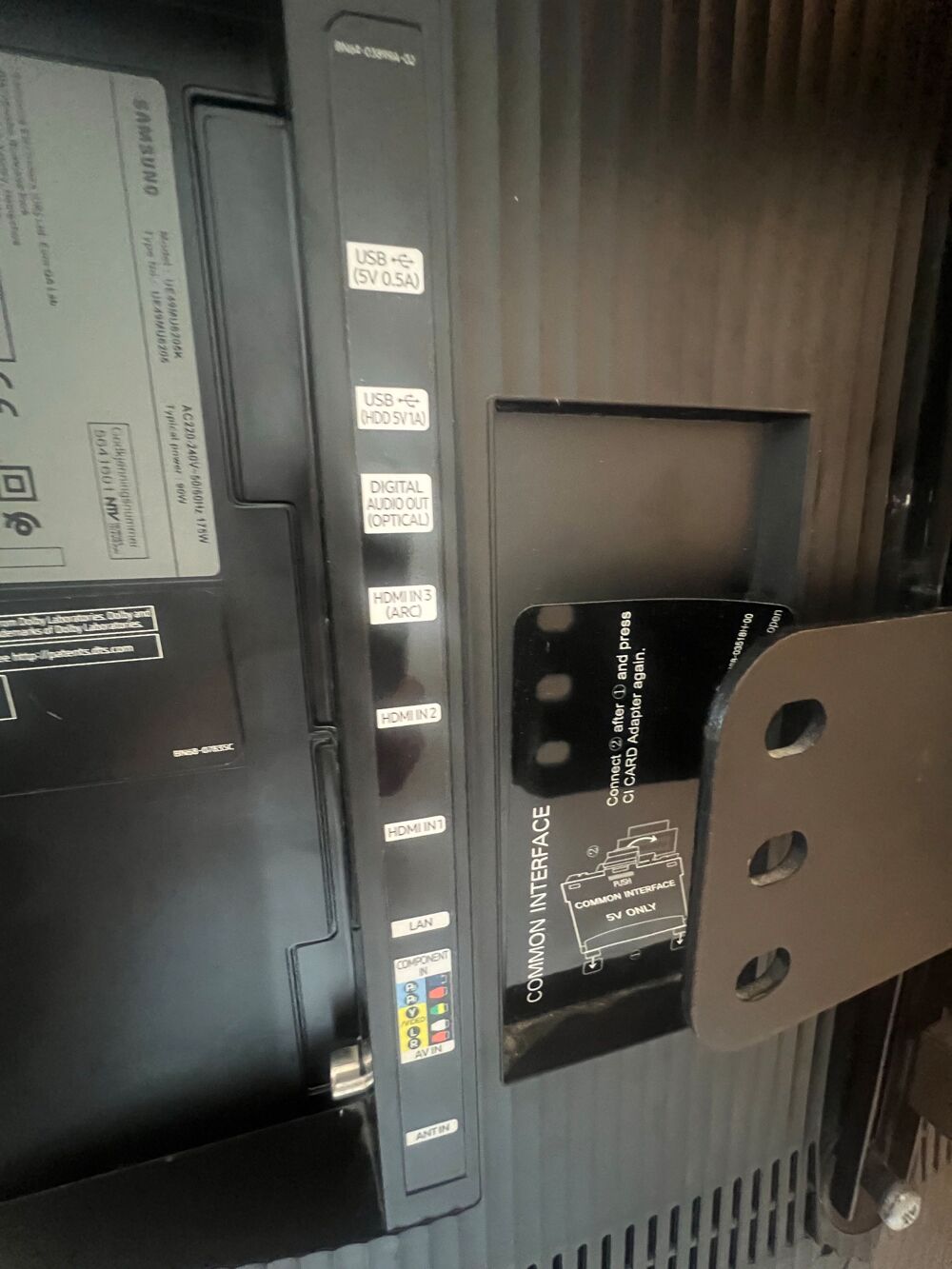 &agrave; vendre - t&eacute;l&eacute;viseur Samsung incurv&eacute; avec meuble TV Erard blanc sur roulettes Photos/Video/TV