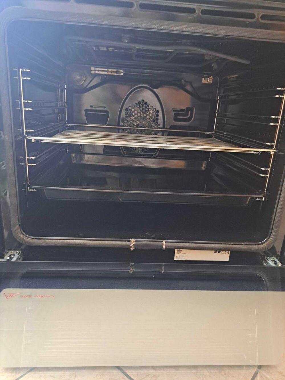 Cuisini&egrave;re vitroc&eacute;ramique Beko Electroménager