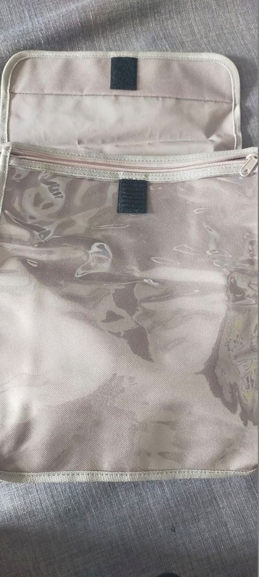 sac besace verticale &agrave; bandouli&egrave;re pour tablette/ordinateur Maroquinerie