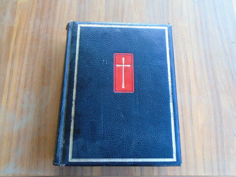 ENORME bible :28,5 -21,5-6,5 cm  : 1866 pages ; 3194 gr   ;  80 Trbes (11)