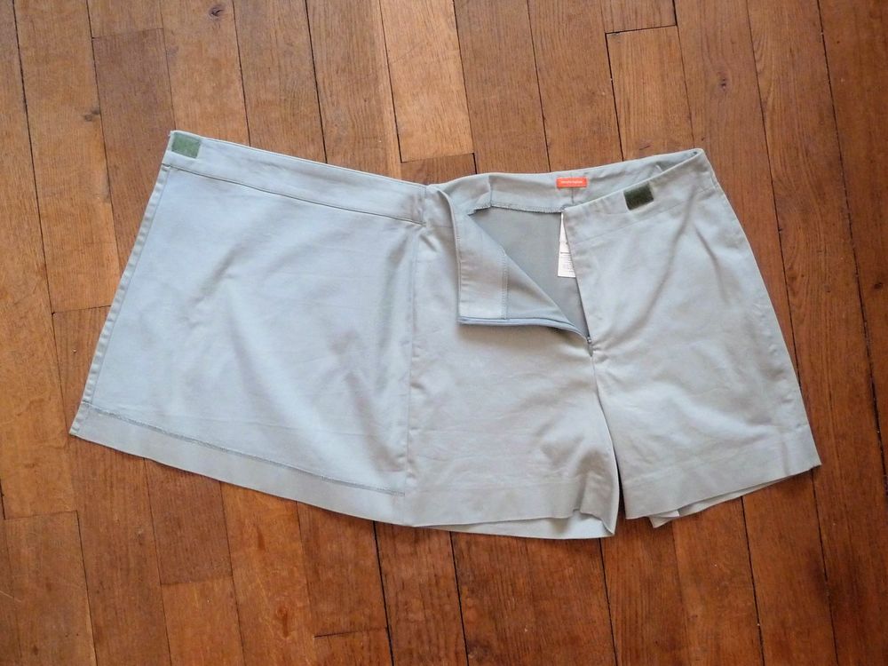 Jupe Short en Coton et Elasthanne Kaki Clair- Morpho Logique Vêtements