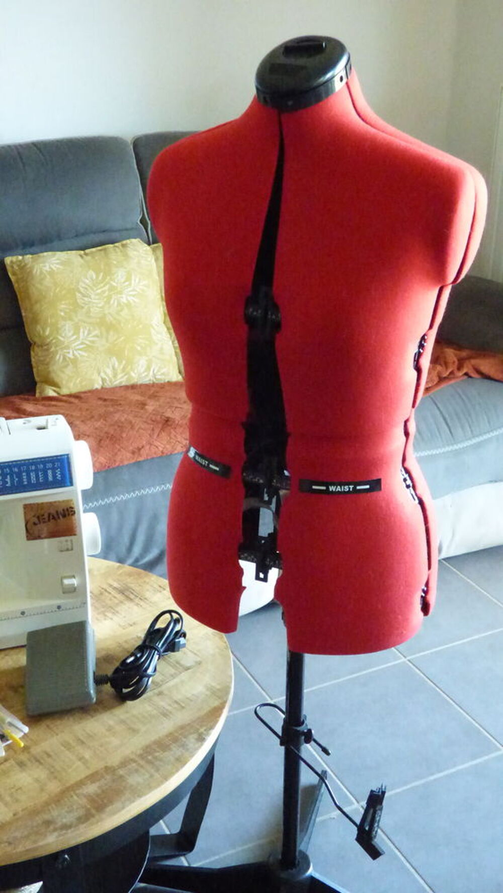 Machine &agrave; coudre avec Mannequin Electroménager