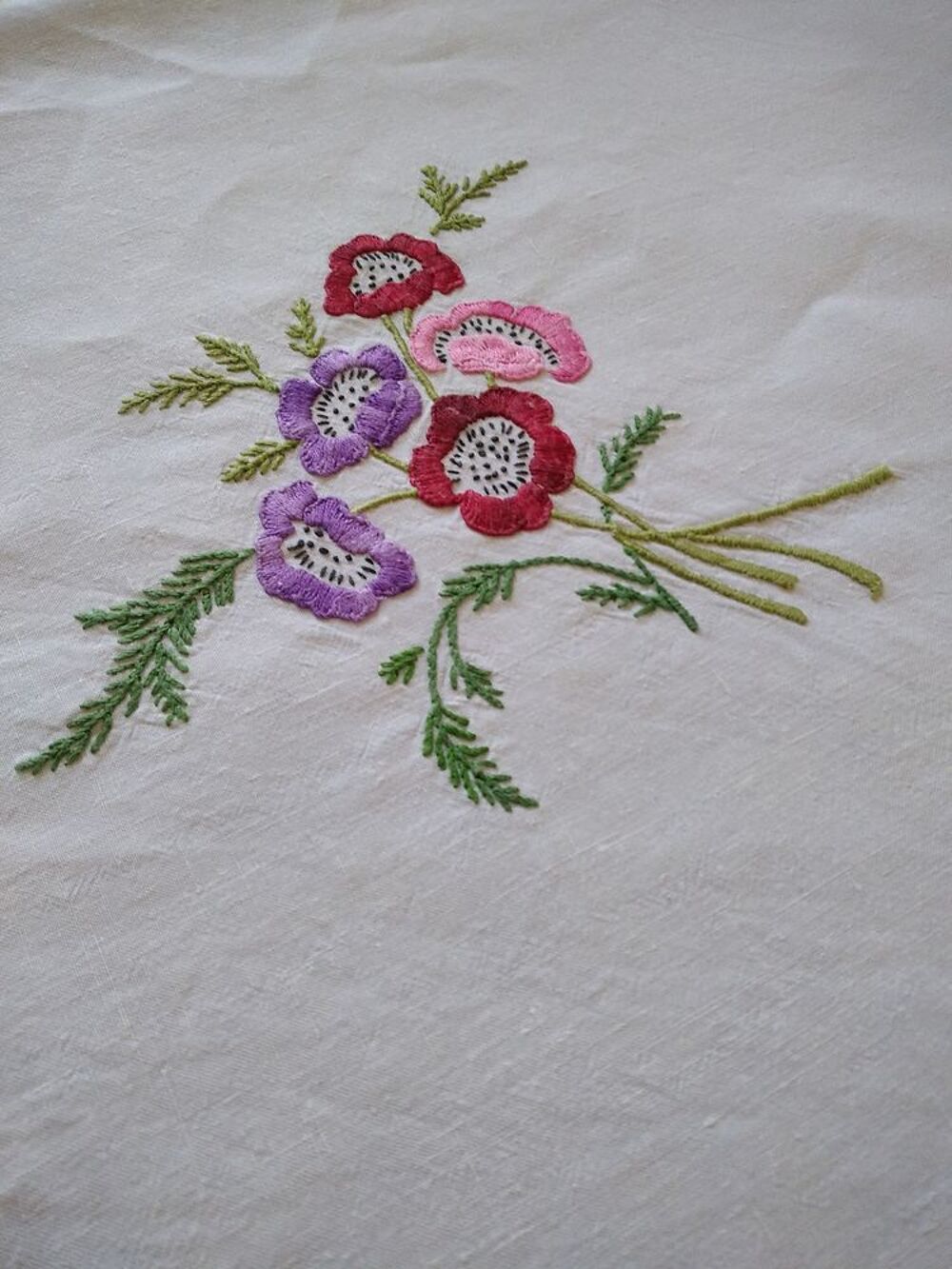 Nappe vintage brod&eacute;e main + 10 serviettes assorties Décoration