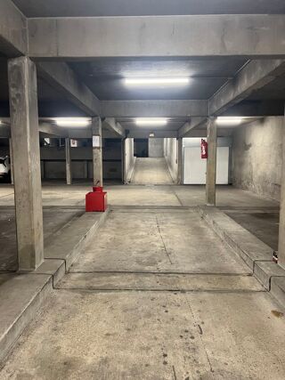  Parking / Garage � louer 4 m� Paris