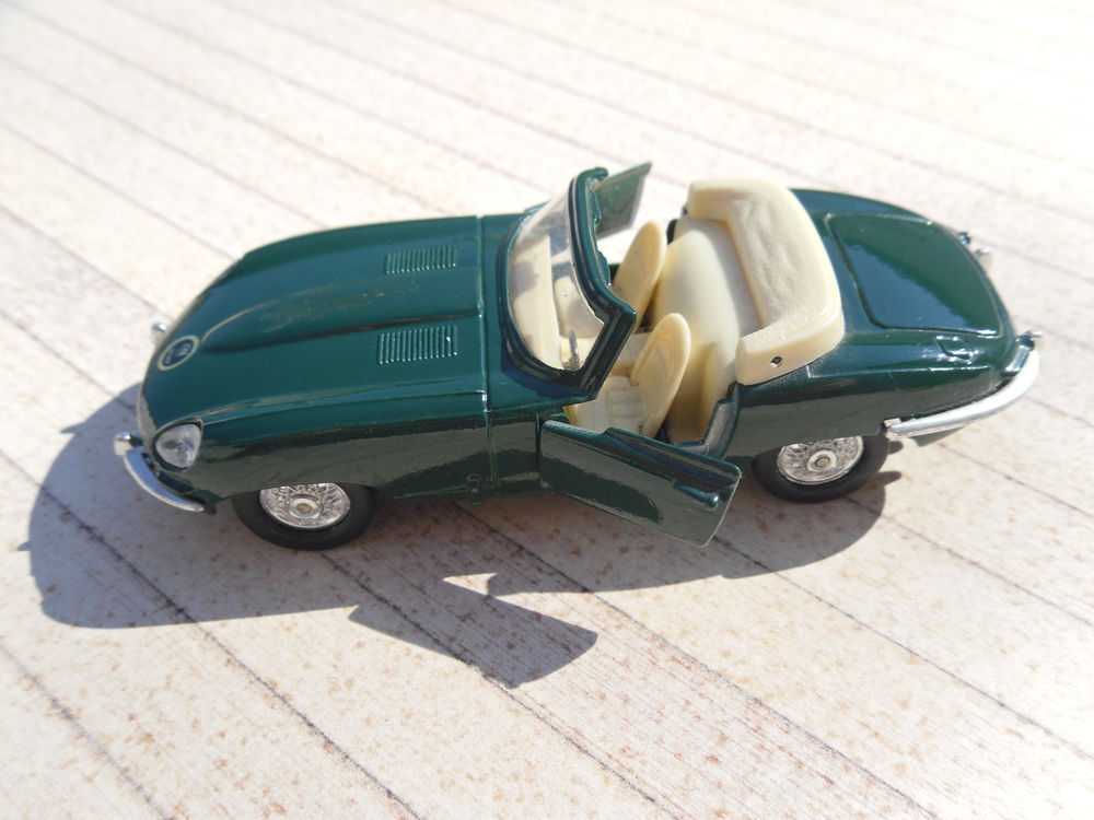 Jaguar Cabriolet Vintage, M&eacute;tal, 12 cm, Etat Neuf Jeux / jouets