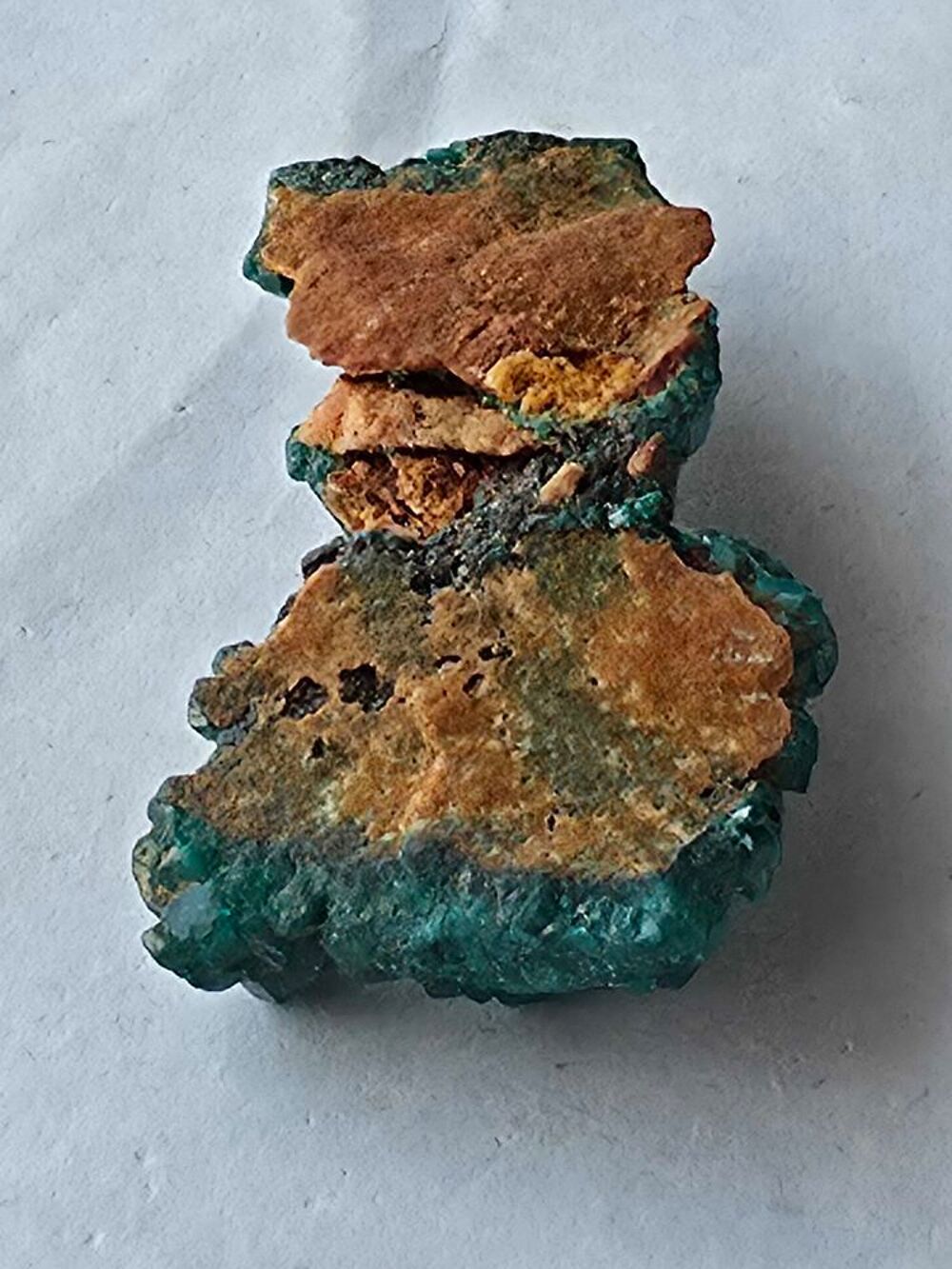 Dioptase brute sur matrice-Min&eacute;ral de collection Katanga 15g 