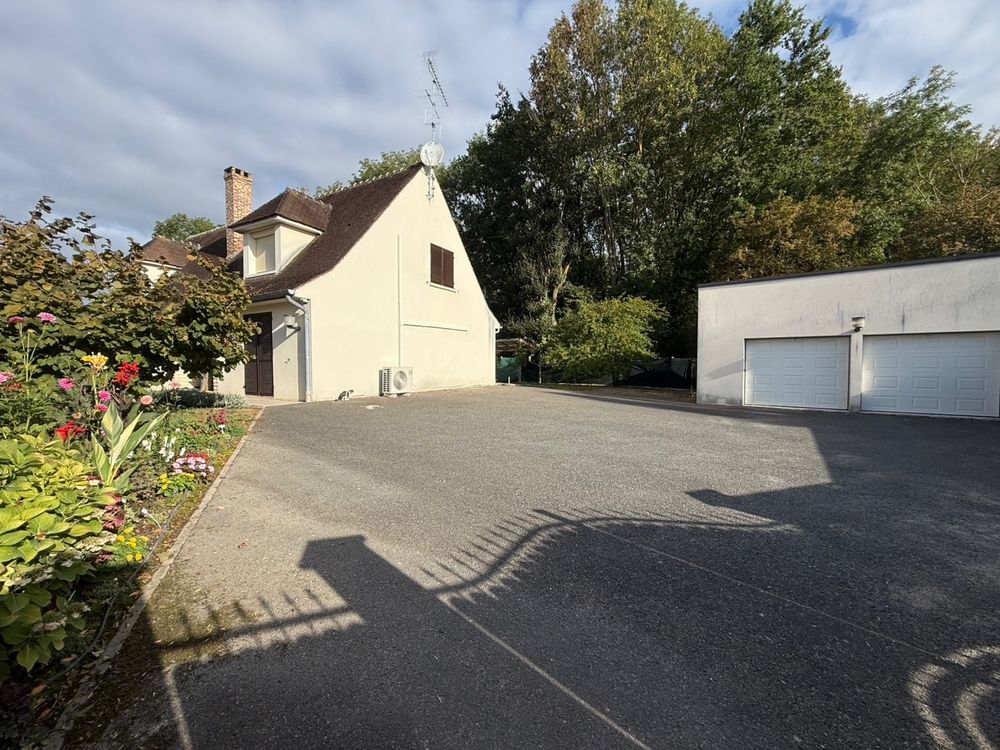 Vente Maison MAISON 200 m², 5 CHAMBRES, DPE B très rare +garages+ atelier 