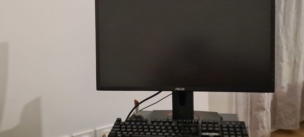 PC Gaming tr&egrave;s bonne &eacute;tat &eacute;cran plus color&eacute;es plus clavier Matériel informatique