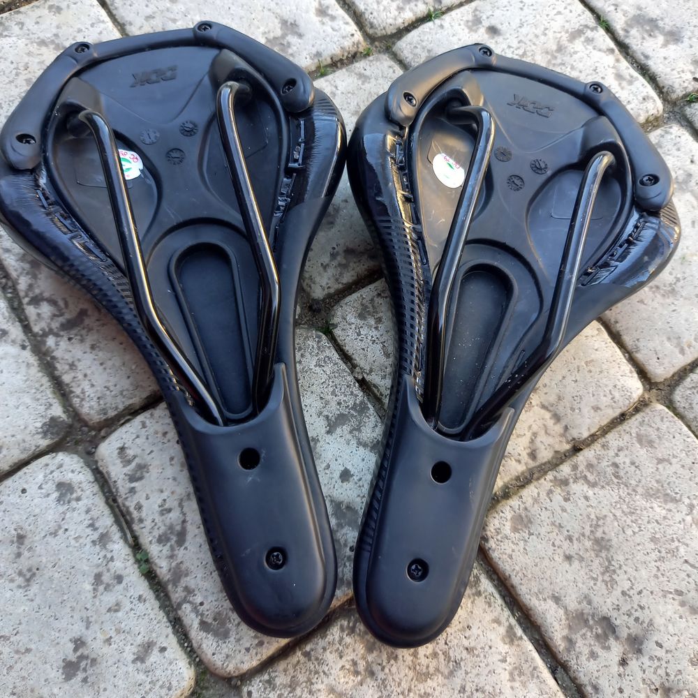 2 selles de v&eacute;los neuf Vélos