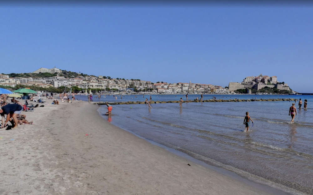 Vente Appartement 2 pièces 43 m2 dernier étage, terrasse 19 m2, parking privé Calvi