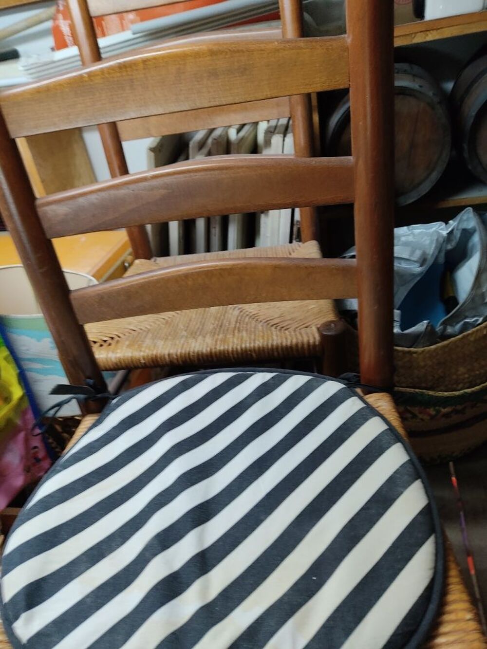 chaises en paille 4 d&eacute;pareill&eacute; Meubles