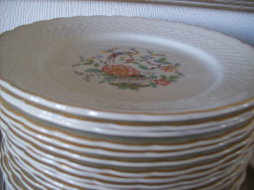 service de table des annees 1968
tres joli decor Cuisine