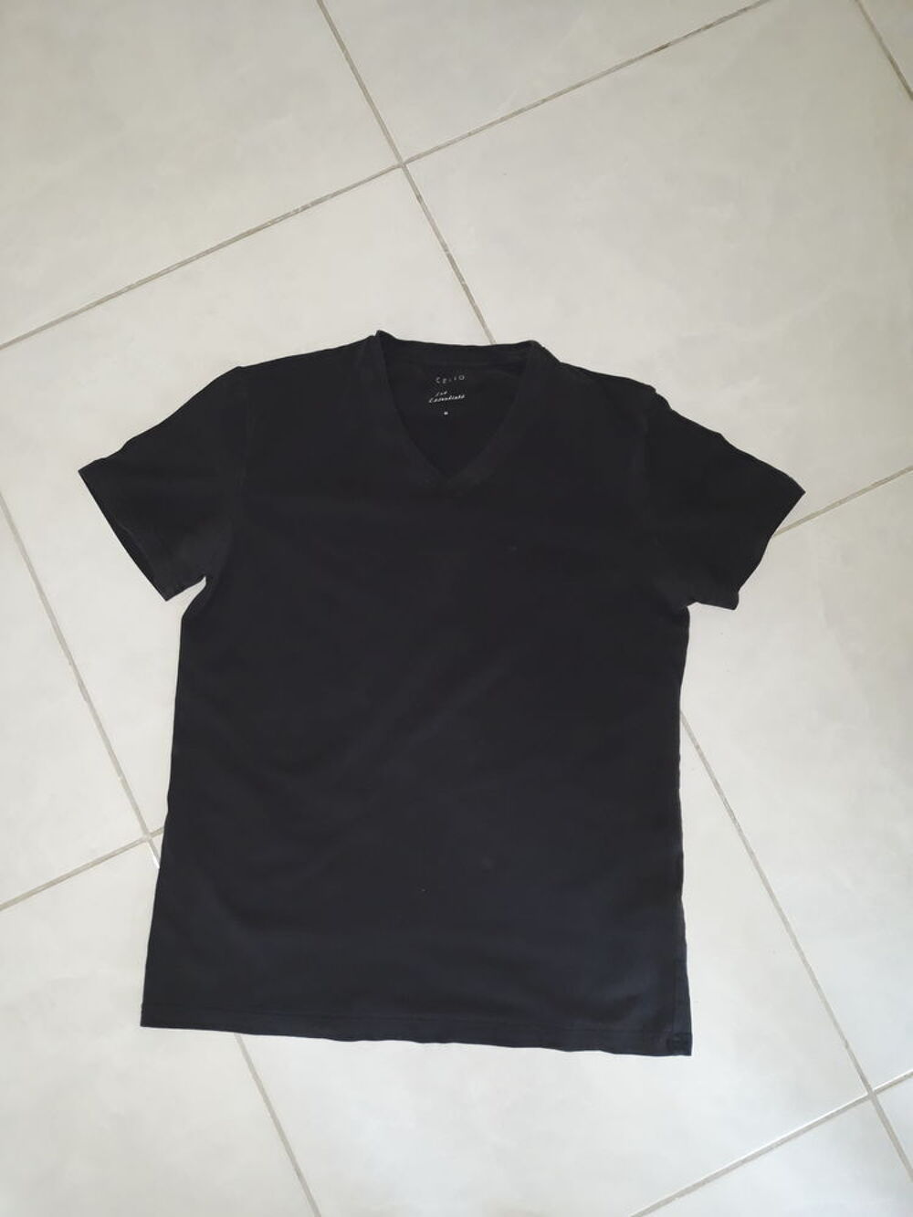 tee shirt noir Vêtements