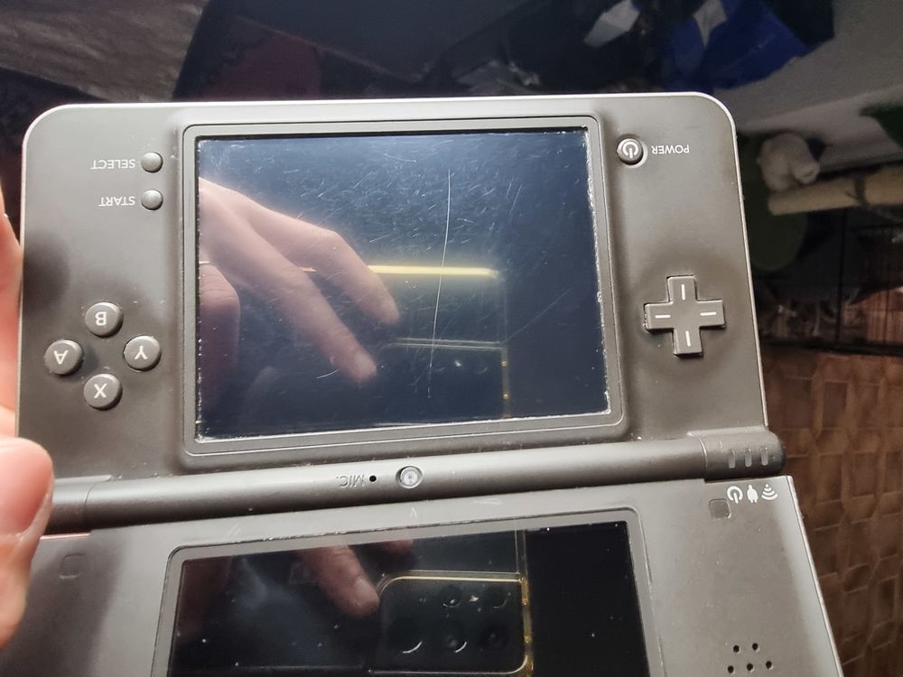 Console Nintendo DSi XL chocolat avec chargeur... Consoles et jeux vidéos