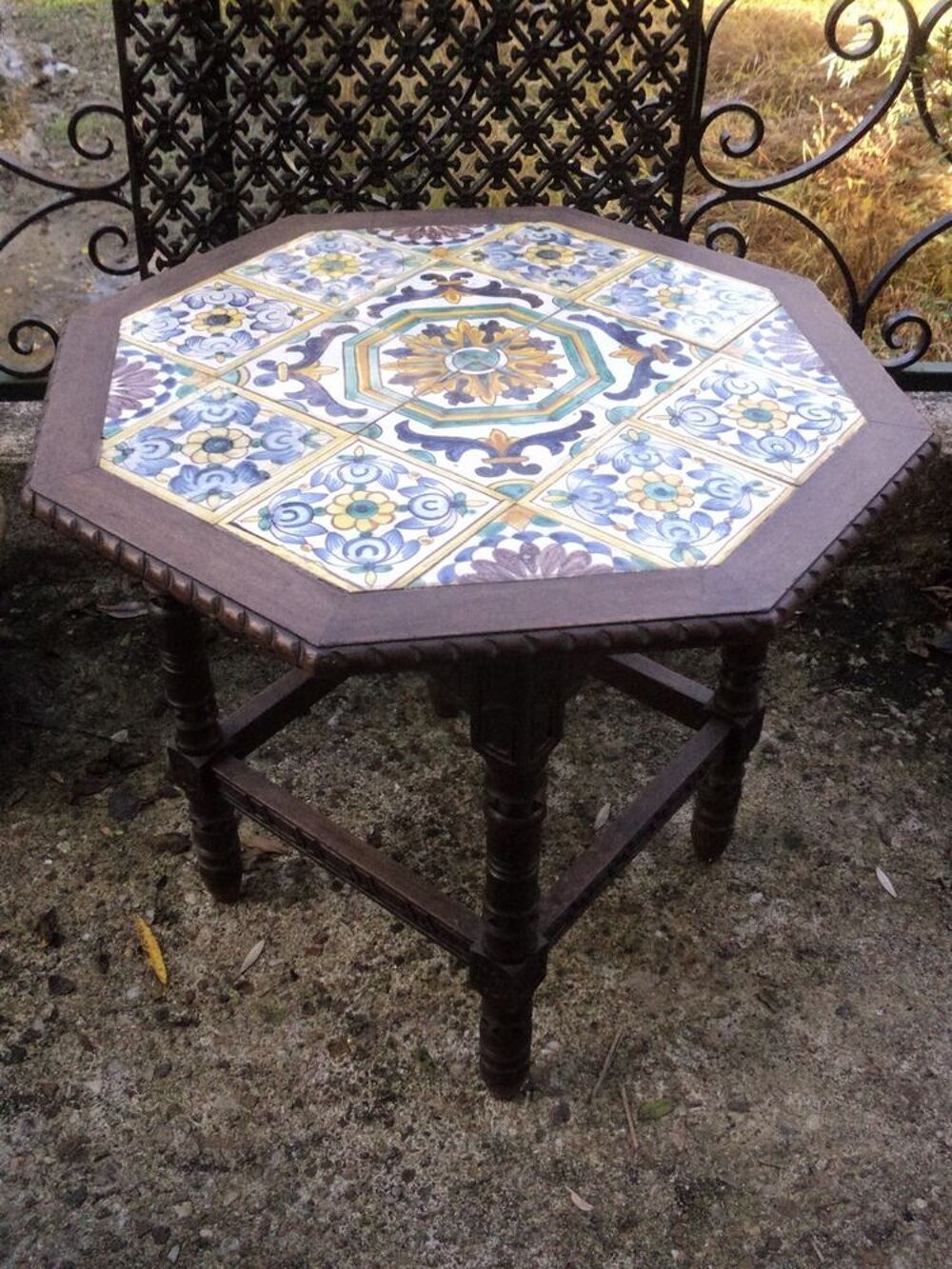 
Table Bois C&eacute;ramique Hispano Mauresque XIXeme. 
Meubles
