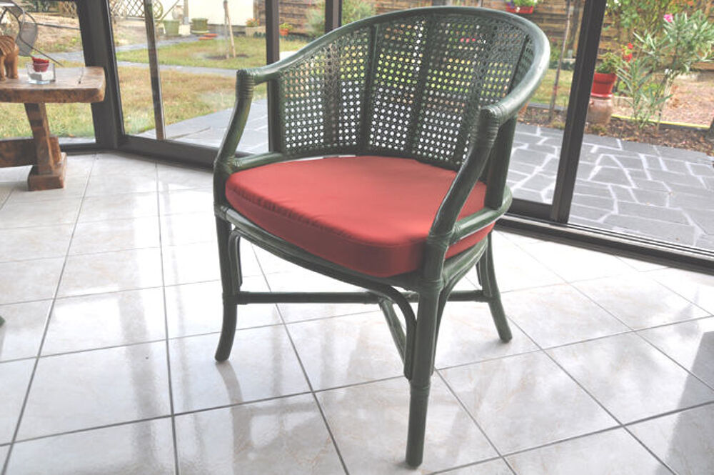Table ronde avec rallonge et 4 fauteuils Meubles