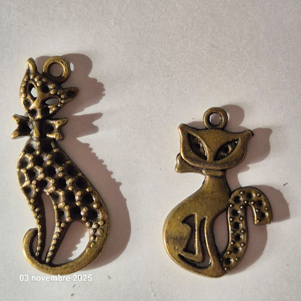 Lot breloques pendentifs chat et chats, bronze x 10 Bijoux et montres