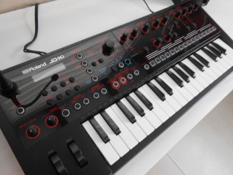 Synthetiseur ROLAND JD Xi 
340 Balma (31)