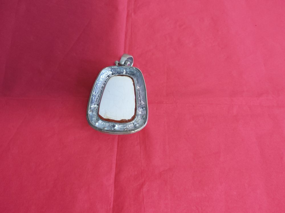 PENDENTIF gris et rose Bijoux et montres