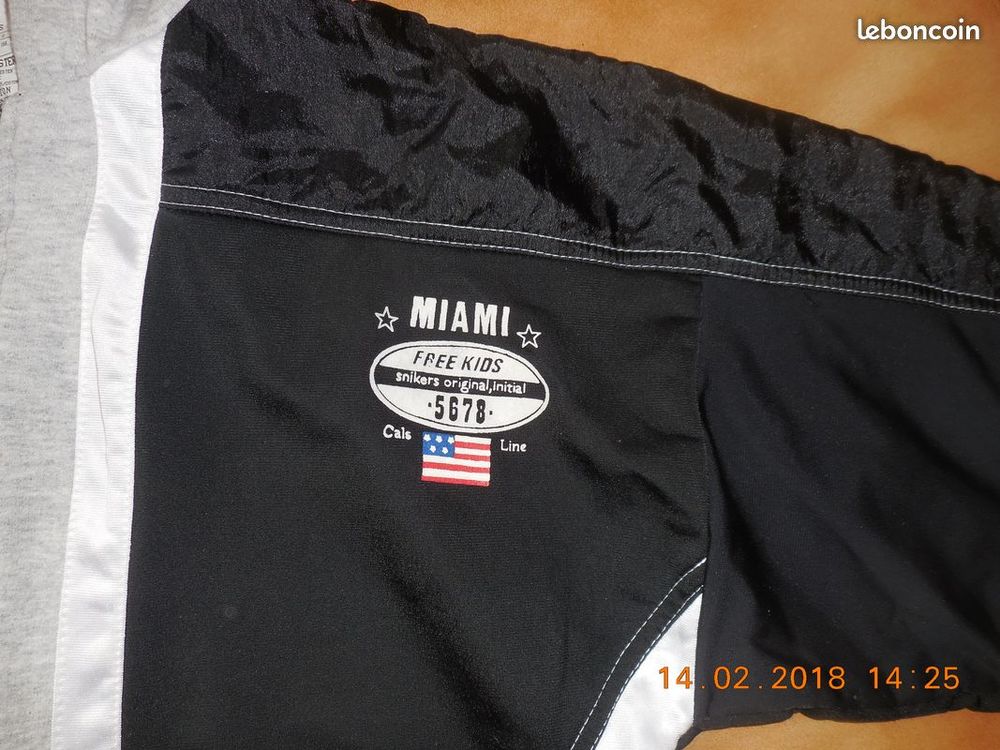  veste jogging noire blanche et grise Vêtements enfants