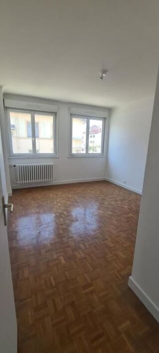  Appartement  louer 4 pices 73 m