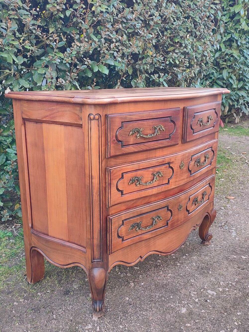 Commode galb&eacute;e Meubles