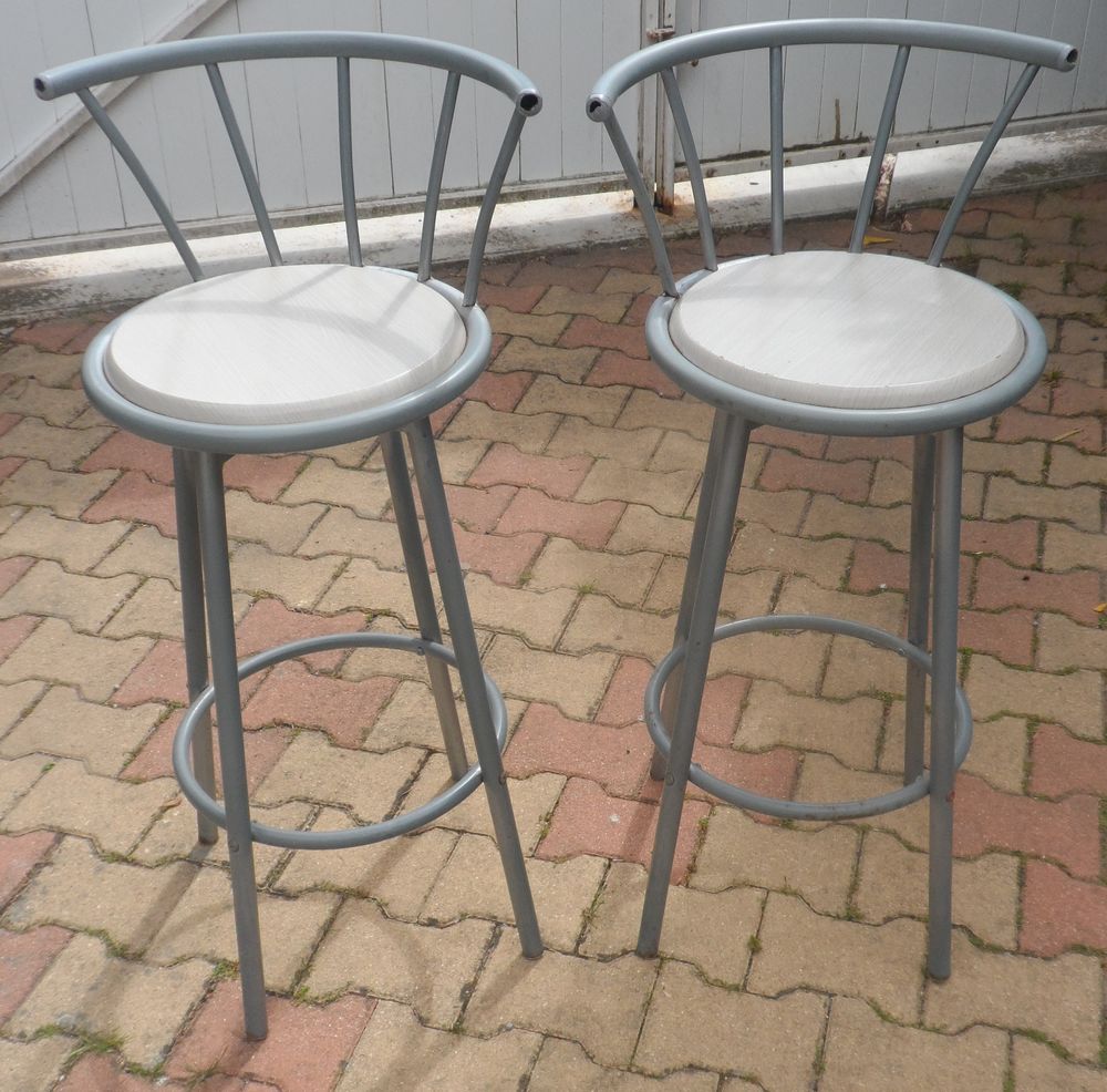 2 Chaises hautes m&eacute;tal assise en bois tournant sur roulement Cuisine