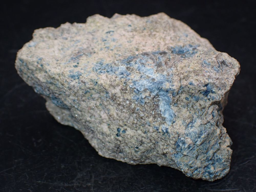 Apatite , Montebras , Creuse , France 132gr 62 x 59 x 33 mm 