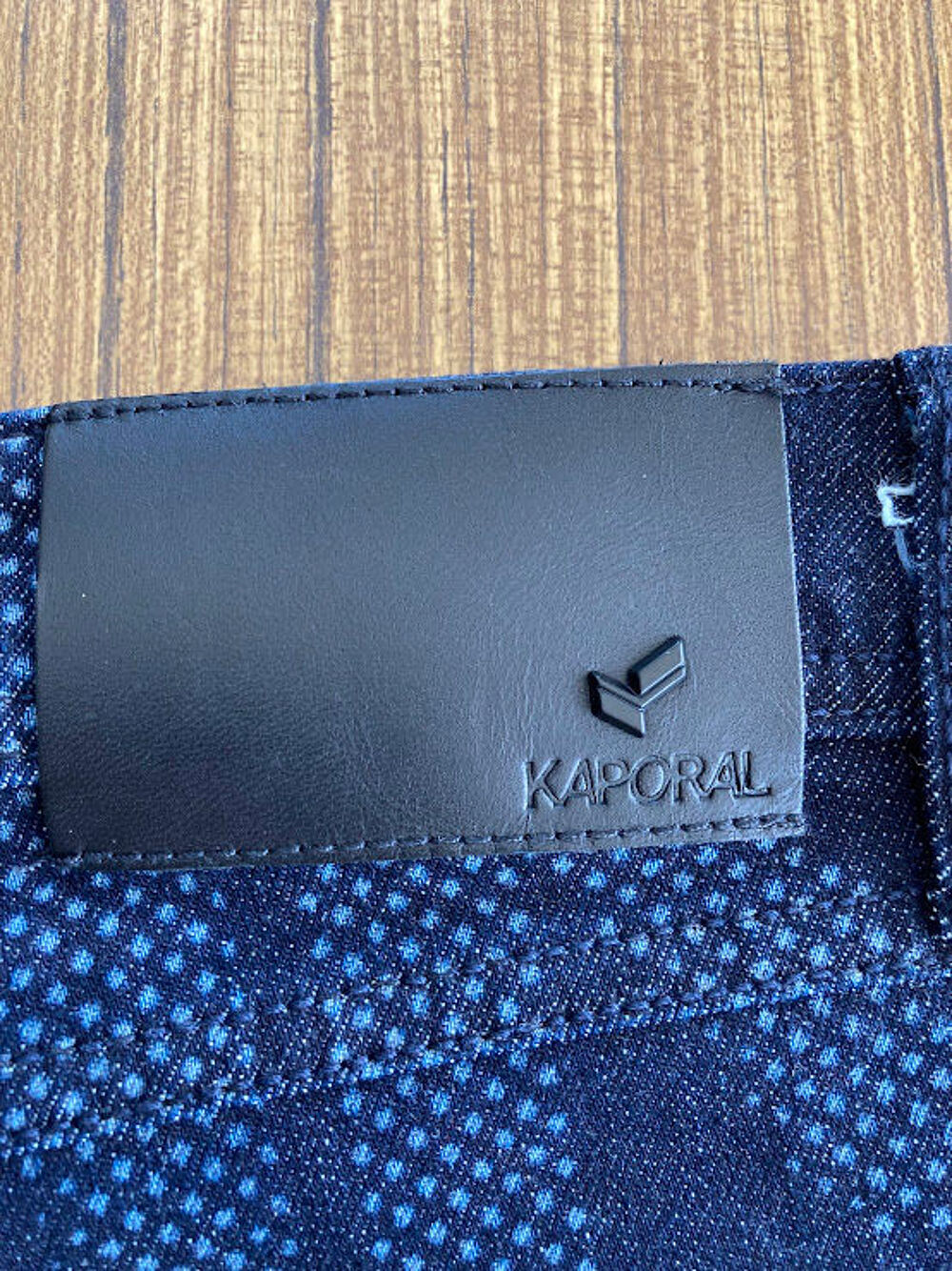 Pantalon bleu marine &agrave; motifs, Kaporal, neuf T. W32 ou 42 V�tements