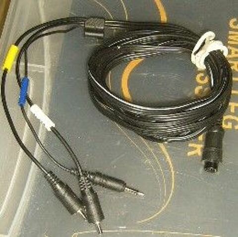 Cable video RCA 3 fils male vers S-video 6 pin 4 Versailles (78)