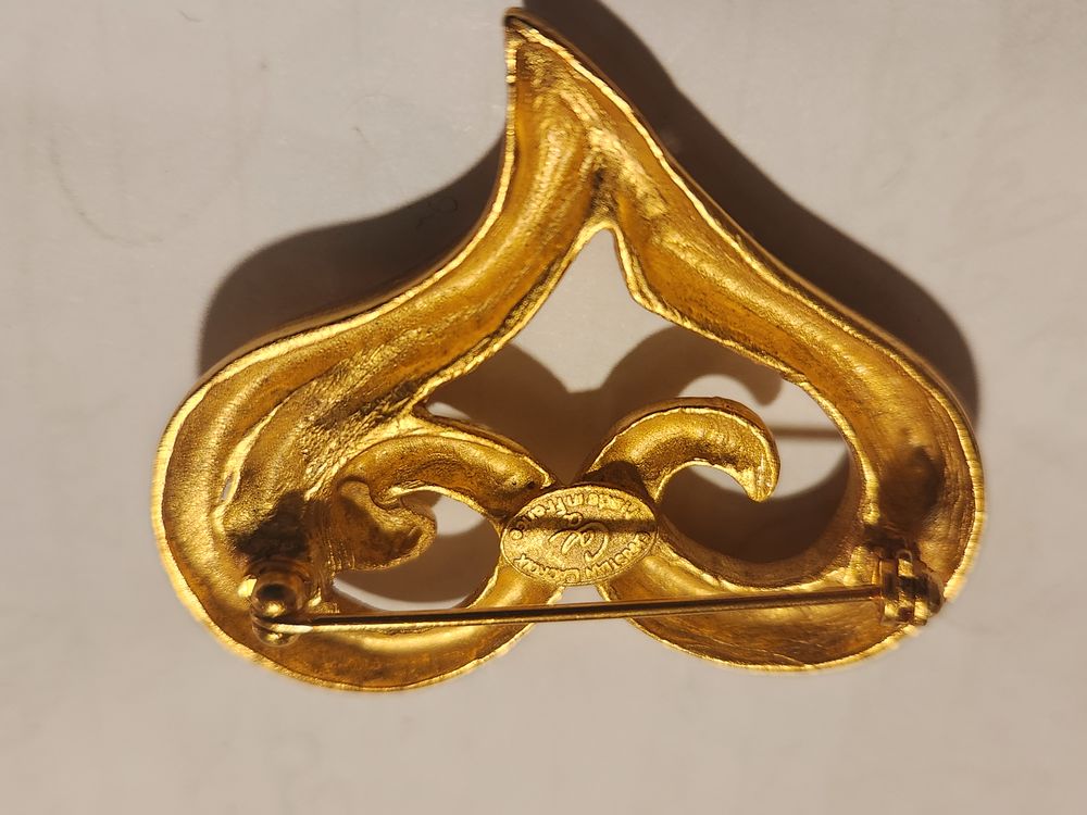 Broche c?ur dor&eacute; Christian LACROIX Bijoux et montres