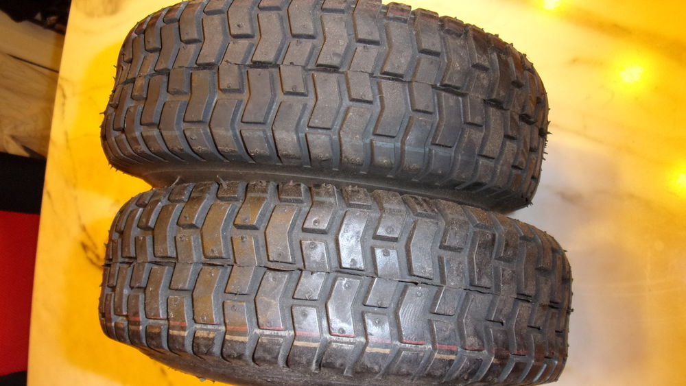 2 pneus tracteur Neuf 11 x 4.00 x 4 prix 40€ Jardin