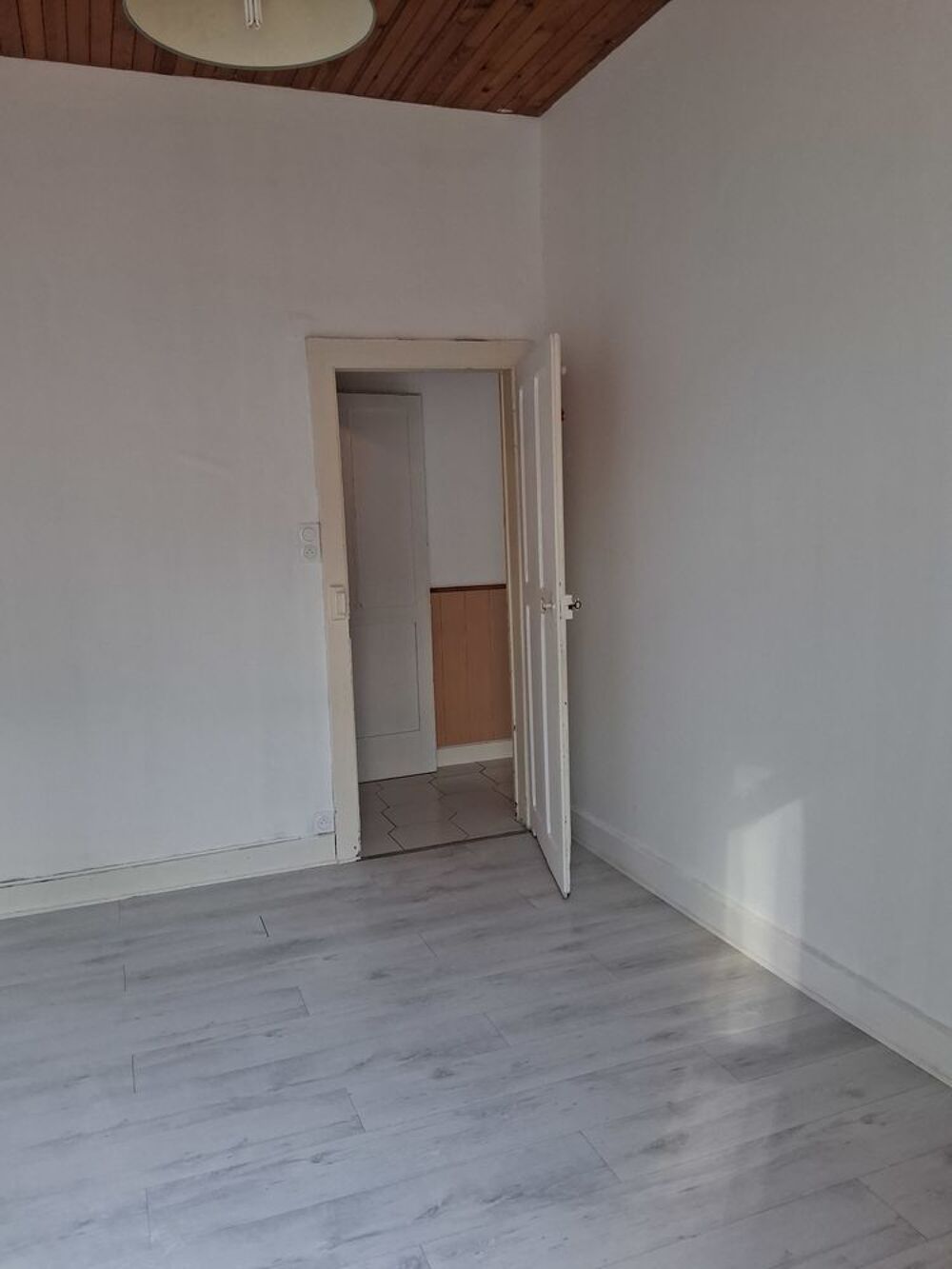 Location Appartement A Epinal, F2 renové centre ville en face du parc du cours Épinal