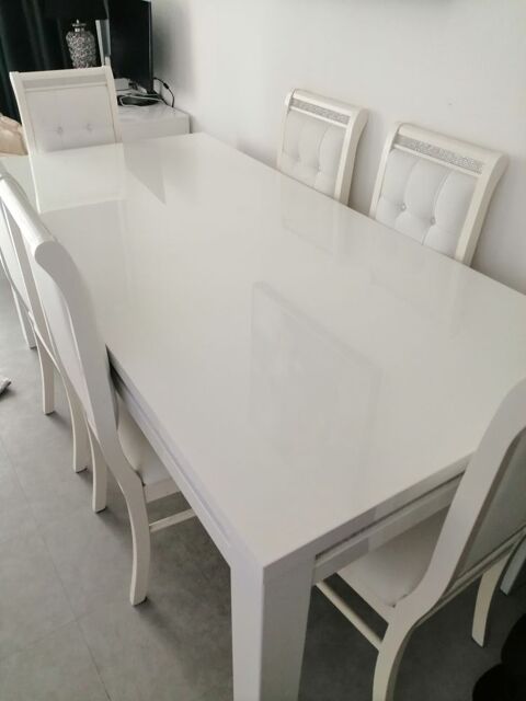 Table a manger blanc laquee  6 personnes quasi neuf  320 Nice (06)