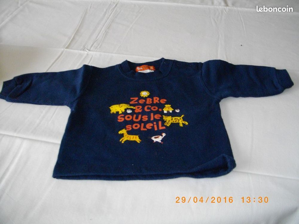 LOT DE VETEMENTS BEBE (PULLS - ROBES - PANTALON) - T.6 MOIS Puériculture