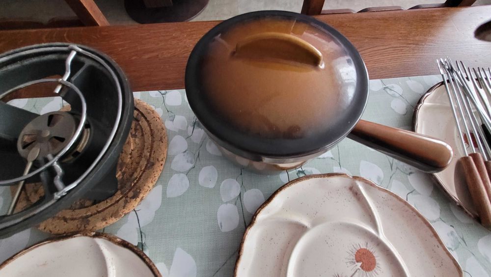 service &agrave; fondue en gr&eacute; Electroménager