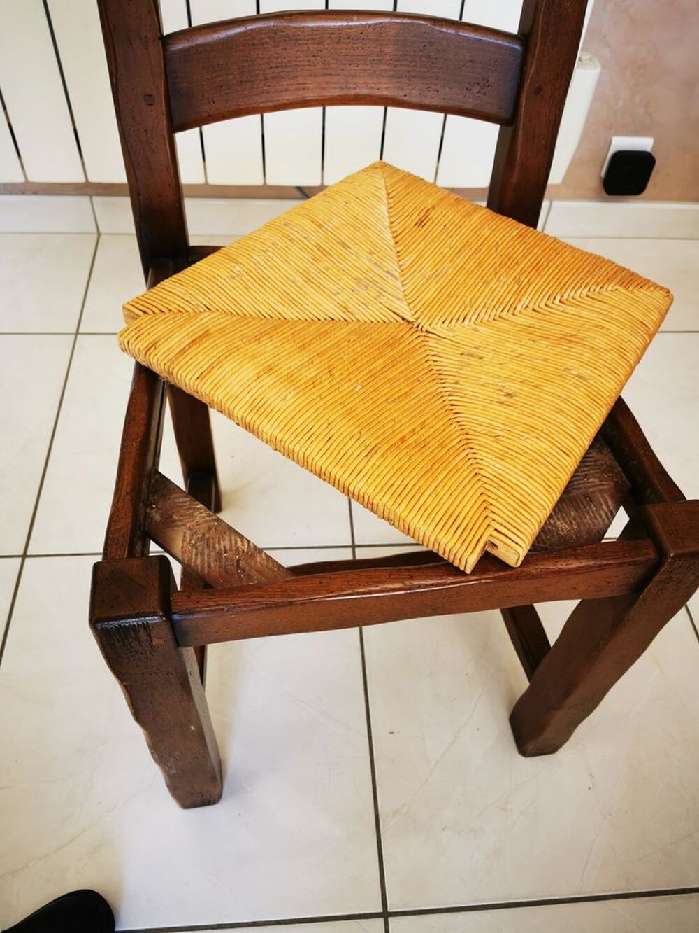 6 CHAISES CHENE MASSIF
ASSISE EN PAILLE DEMONTABLE
Meubles