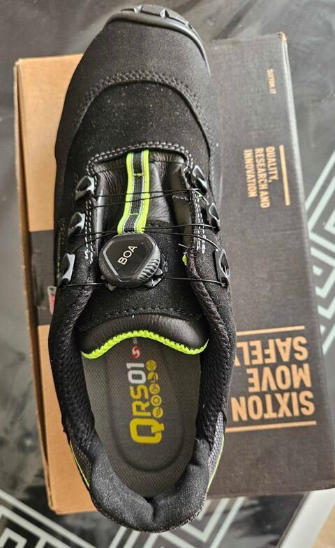 chaussures de s&eacute;curit&eacute; neuves T43 90 78200 Mantes-la-jolie