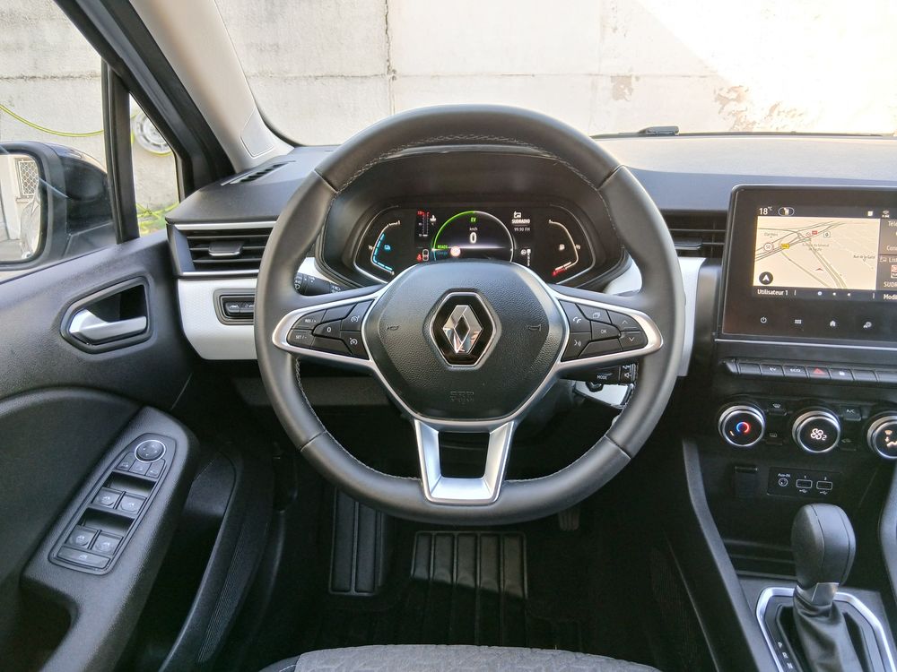 Clio V Evolution 1.6 E-Tech 145 cv Full Hybrid 2023 occasion 92140 Clamart