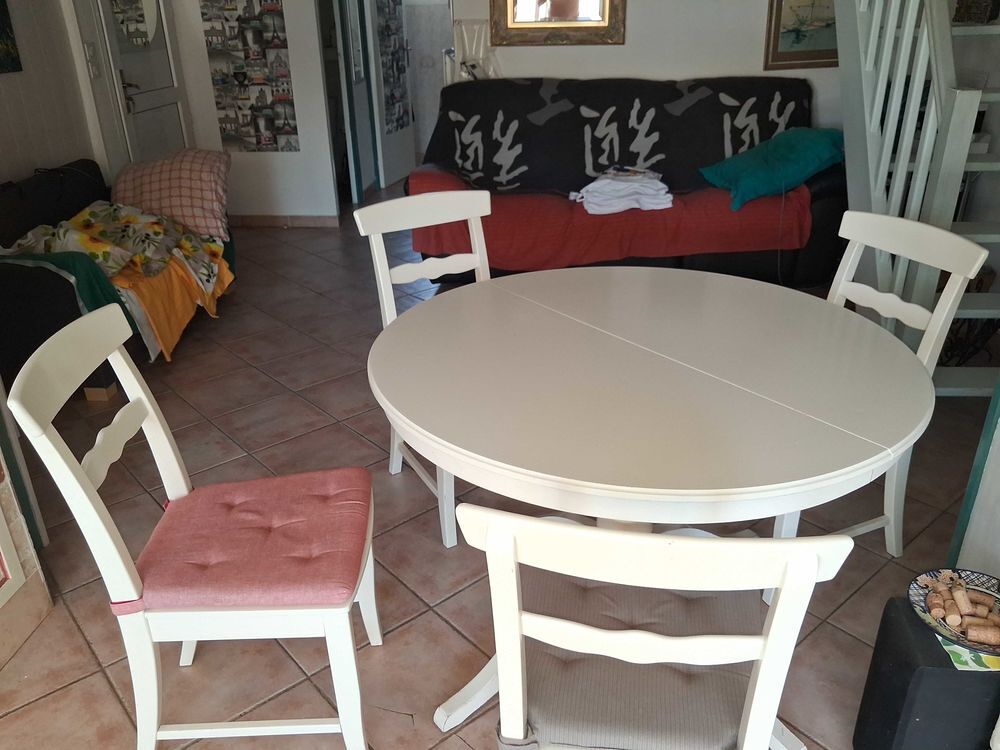 Table bois blanche avec chaise Meubles