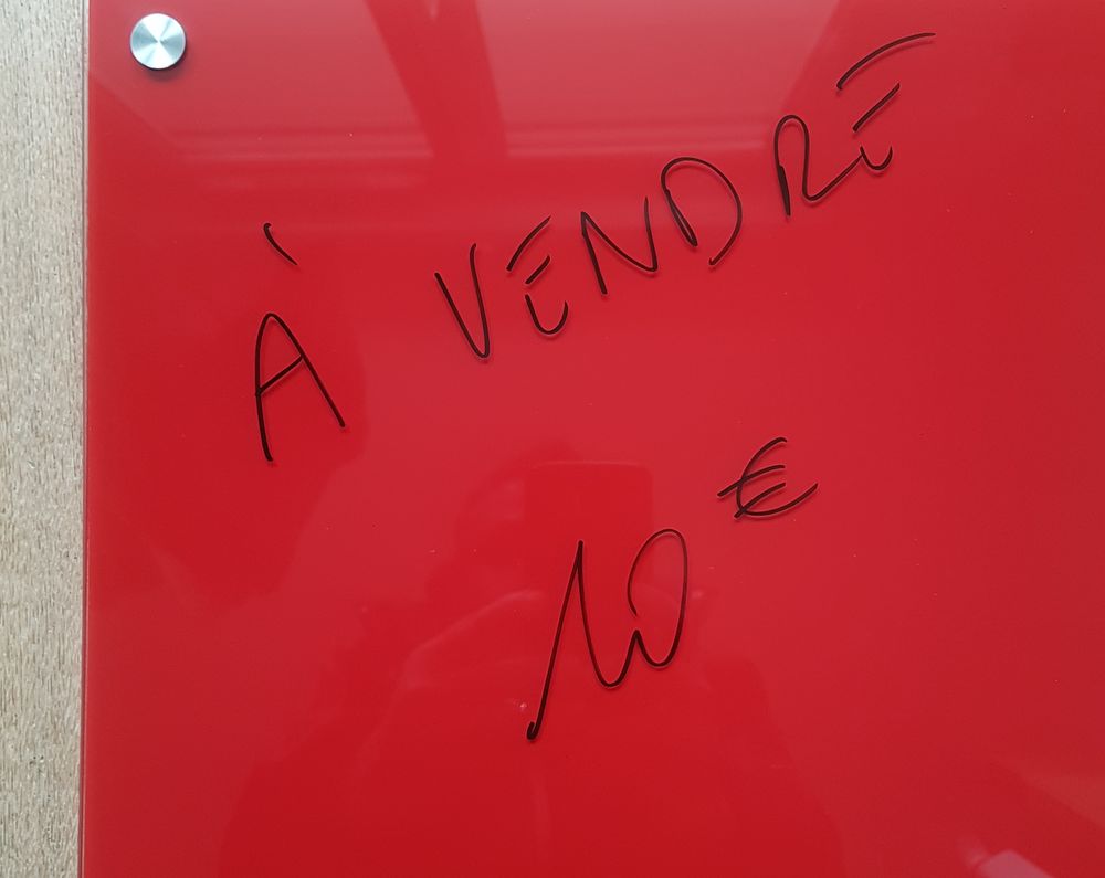 Tableau rouge en verre, inscriptible et effa&ccedil;able &agrave; sec Décoration