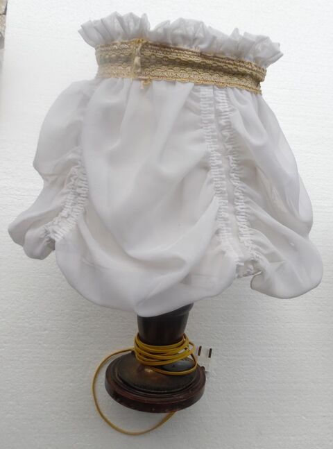 Lampe de chevet ancienne en m�tal vieilli et abat-jour 20 Castries (34)