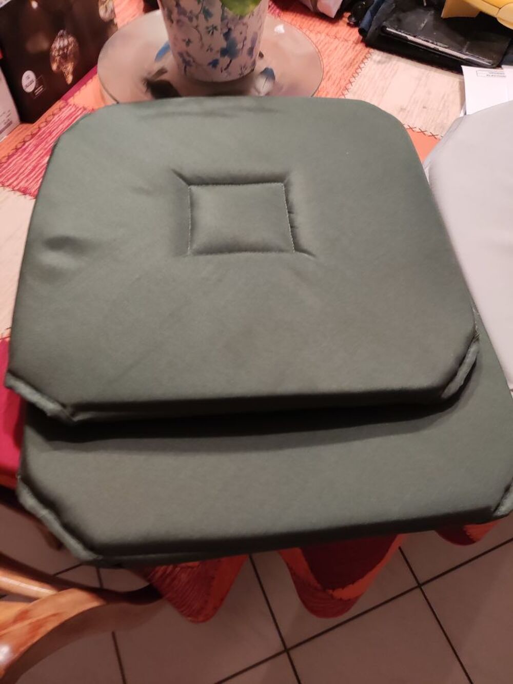 3 galettes de chaises Meubles