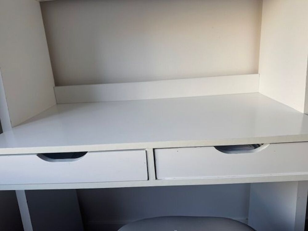 chambre enfant couleur cr&egrave;me ( alin&eacute;a)
l Meubles