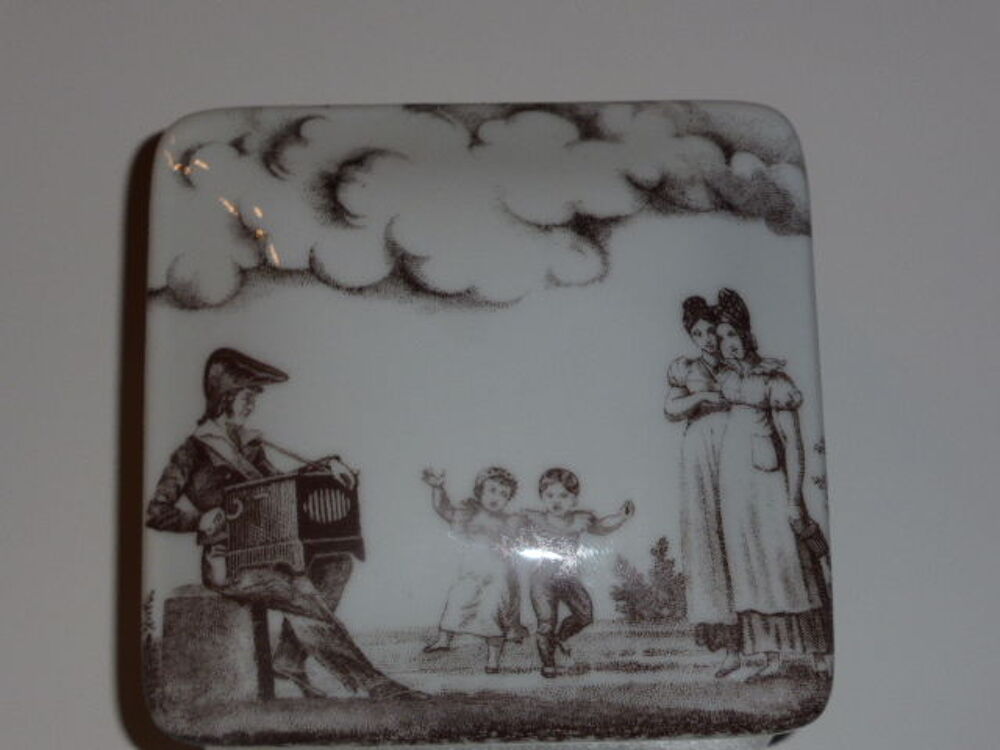 Bonbonni&egrave;re carr&eacute;e Porcelaine d'Auteuil Décoration