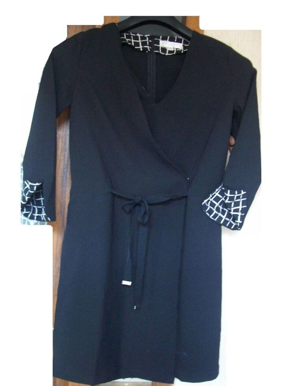 ROBE, 2 JUPES, long GILET noirs - 36 - zoe Vtements