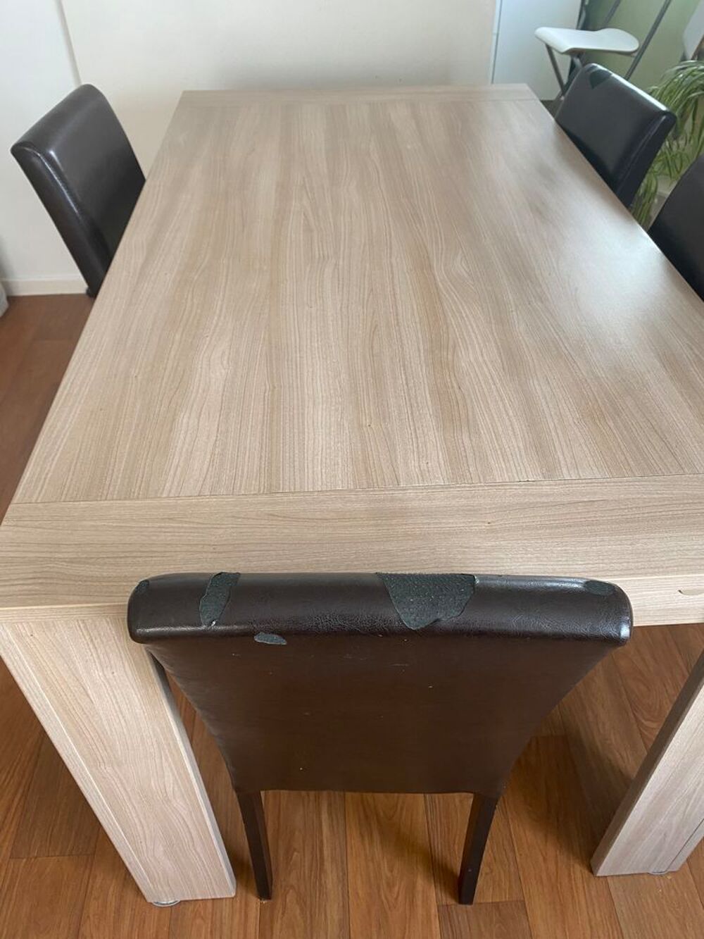 table Conforama NAMUR +4 chaises Meubles