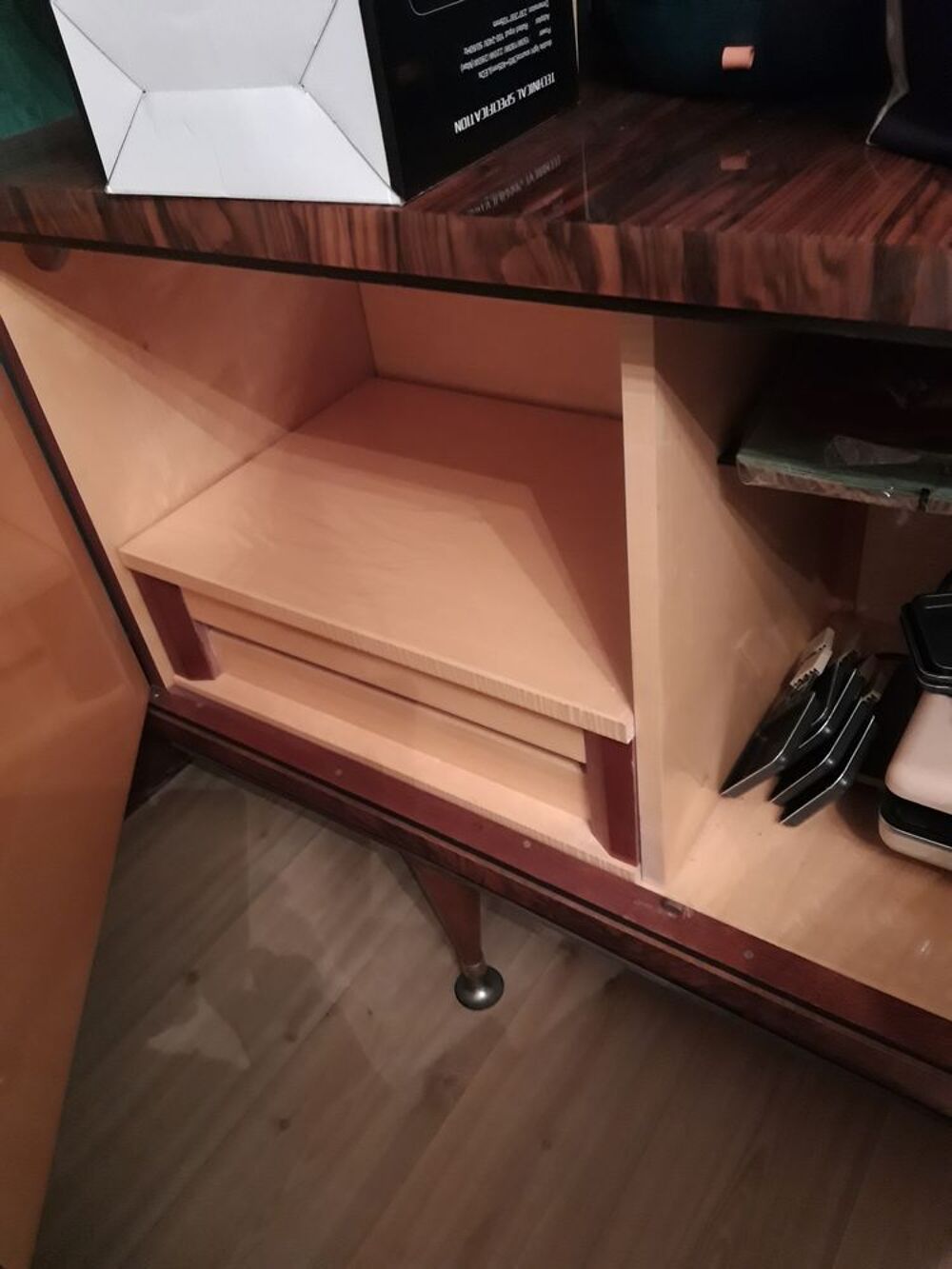 BEAU BAHUT ENFILADE VINTAGE ET SA TABLE Meubles