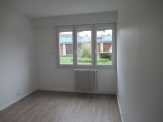  Appartement à louer 3 pièces 98 m²