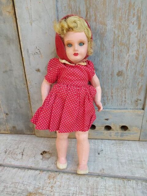 Ancienne Petite Poup�e Chaperon Rouge SFBJ Paris 3/0 
120 Loches (37)